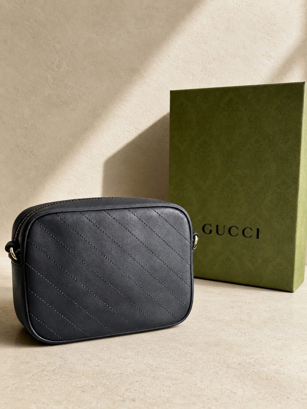 Gucci Medium Blondie Shoulder Purse in Black Quilted Leather - Picture 2 of 6